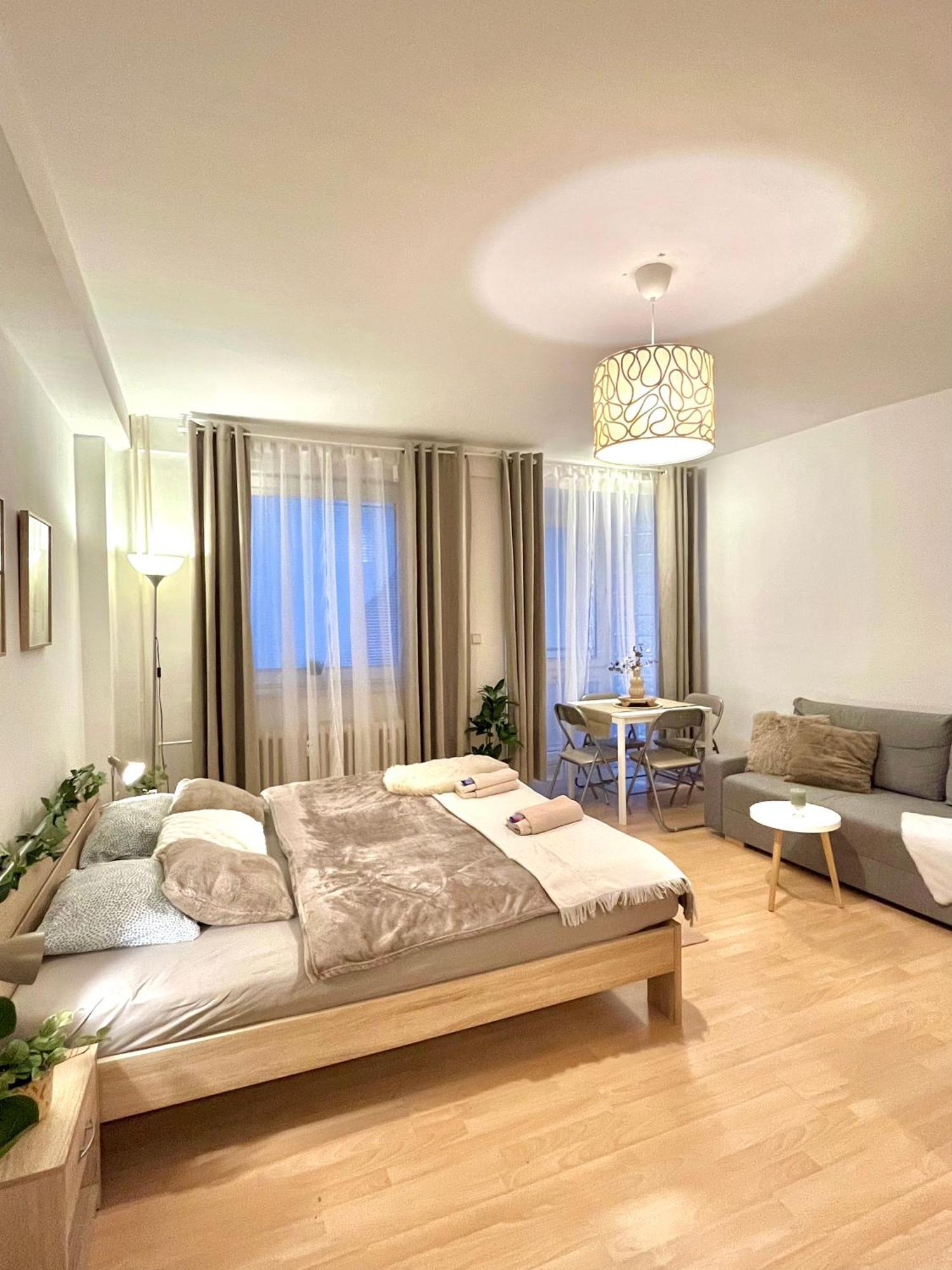 Apartment Simona - Old Town Pozsony Kültér fotó